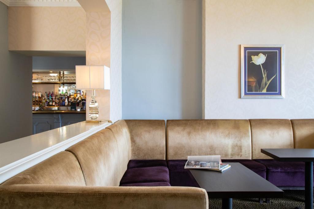 Posezení v ubytování The Seafront Hotel by Compass Hospitality