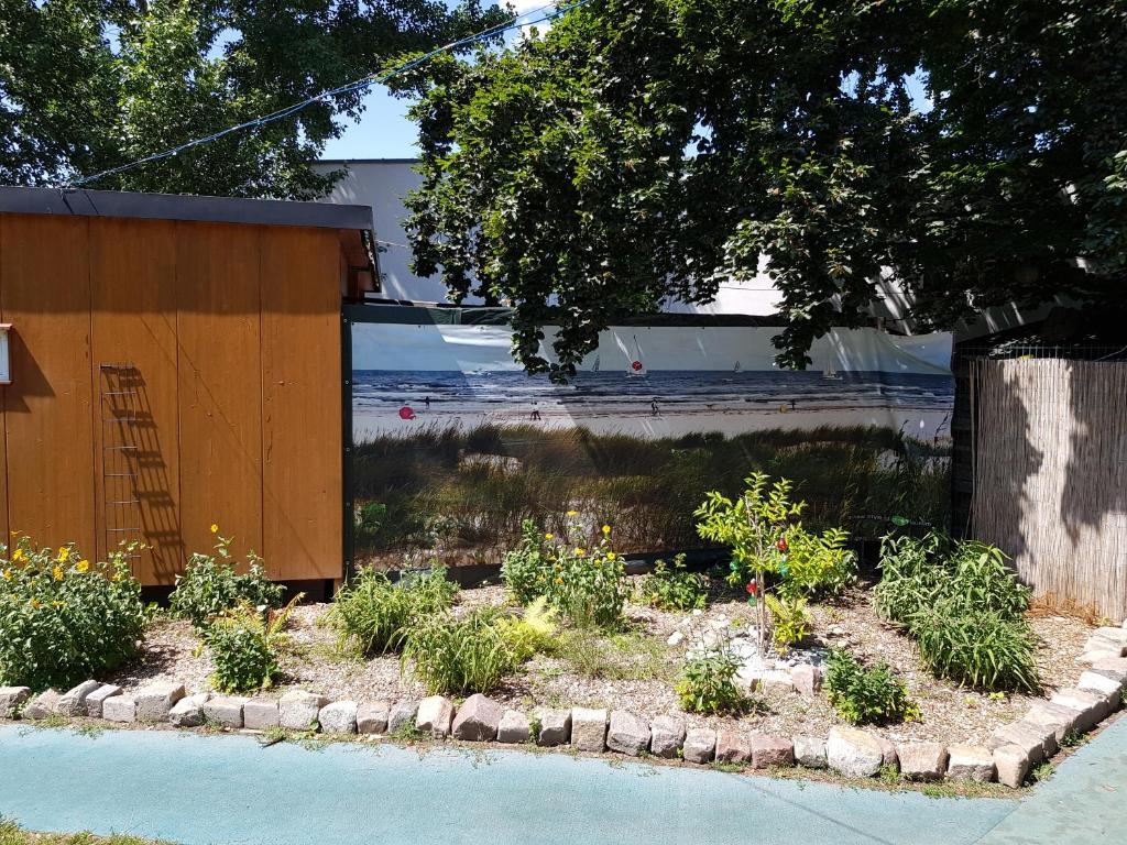 EASY Lodges Berlin - Resim 12