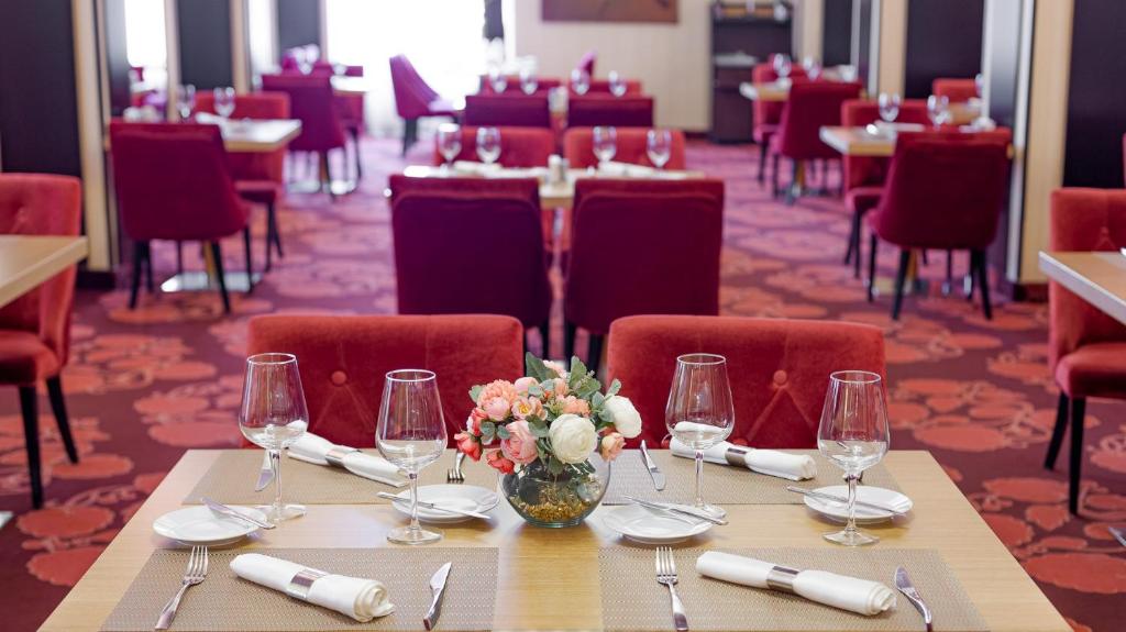 Restaurace v ubytování RIN Airport Hotel
