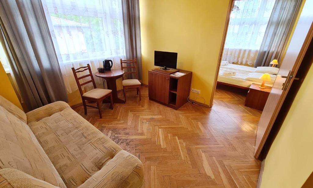 TV a/nebo společenská místnost v ubytování Meduza Natura Tour