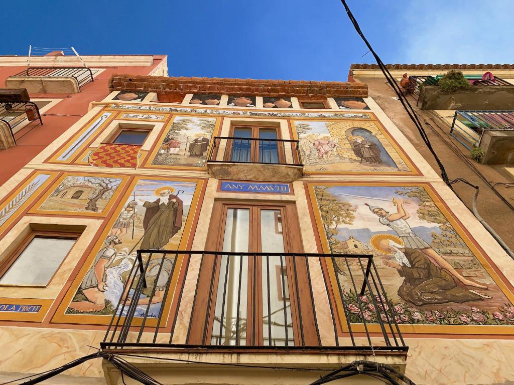 a building with paintings on the side of it at Duplex en planta baja junto a la catedral in Tarragona