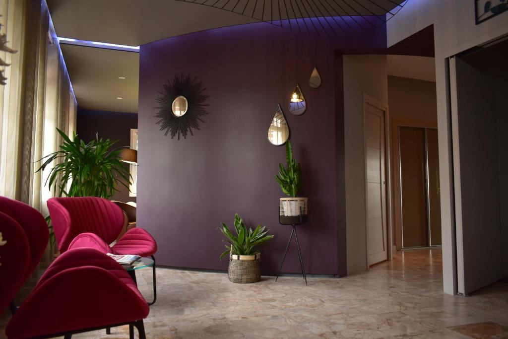 Posezení v ubytování Logis Hôtel Beau Site