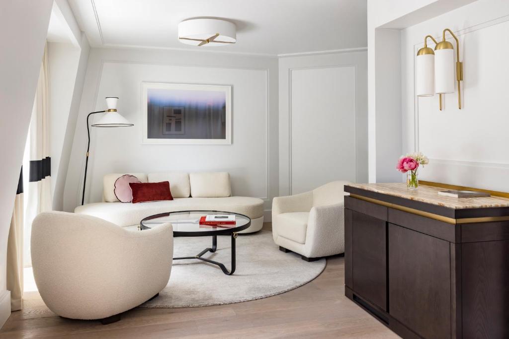 
King Suite - Non-Smoking
