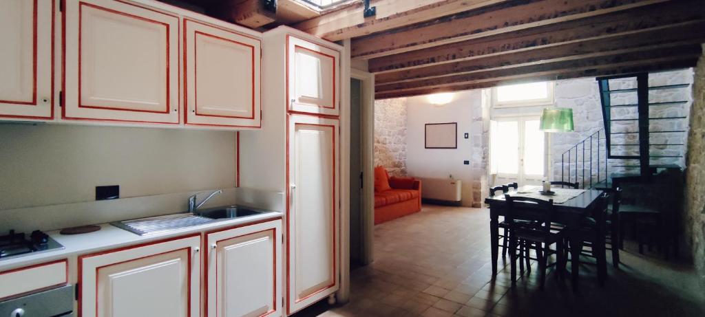 Kuchyňa alebo kuchynka v ubytovaní Palazzo Gambuzza