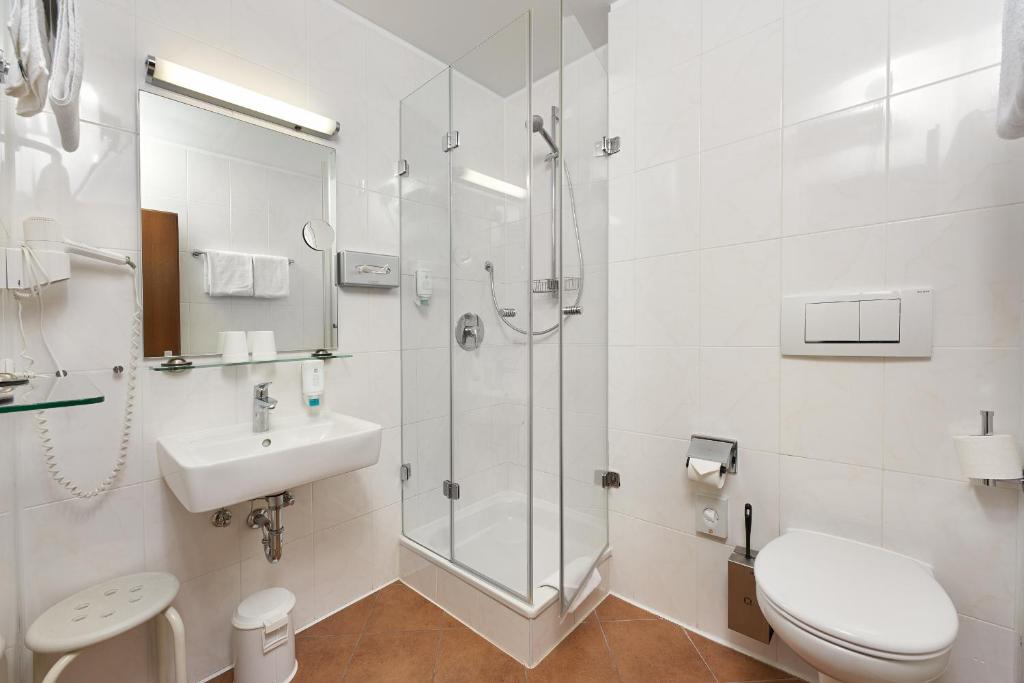 Hotel Touristik - Habitación Familiar (3 Adultos + 2 Niños)