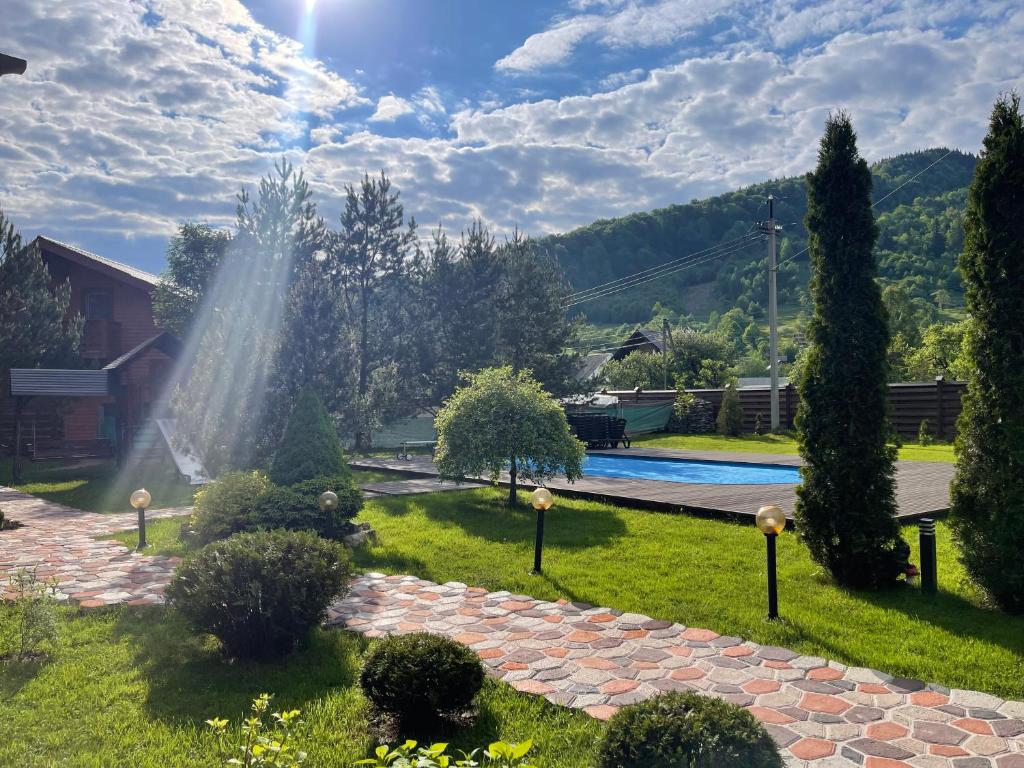 Bazén v ubytování Villa "Затишна" nebo v jeho okolí