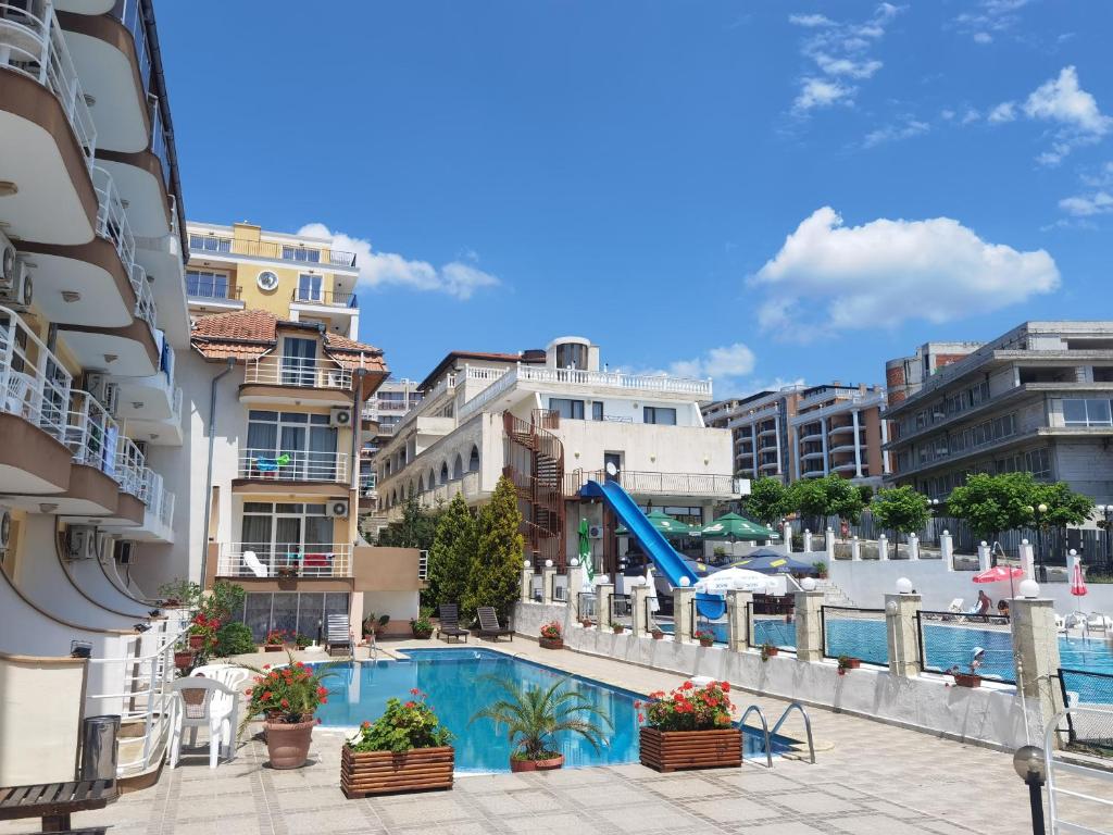 Bazén v ubytování Santorini Sveti Vlas nebo v jeho okolí