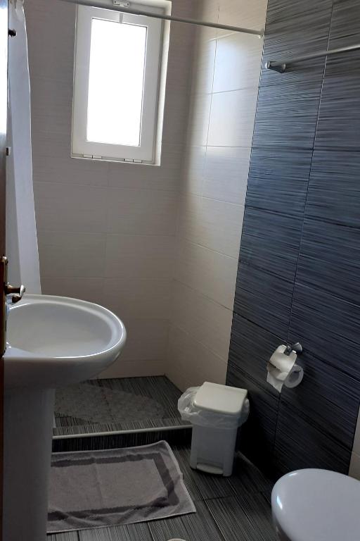 Koupelna v ubytování Nikolaki Rooms