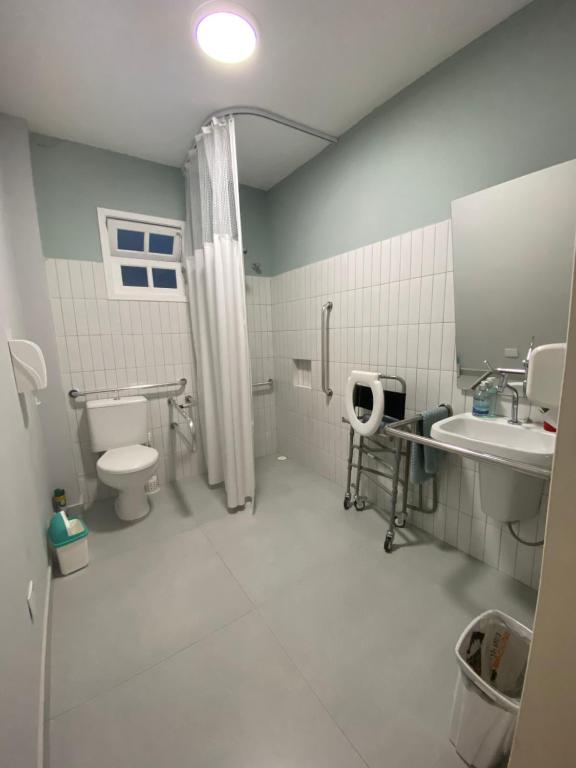 Koupelna v ubytování Angatu Hostel