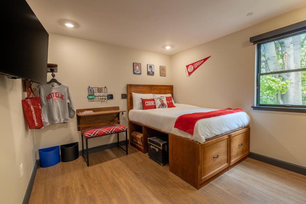Postel nebo postele na pokoji v ubytování The Dorm Hotel