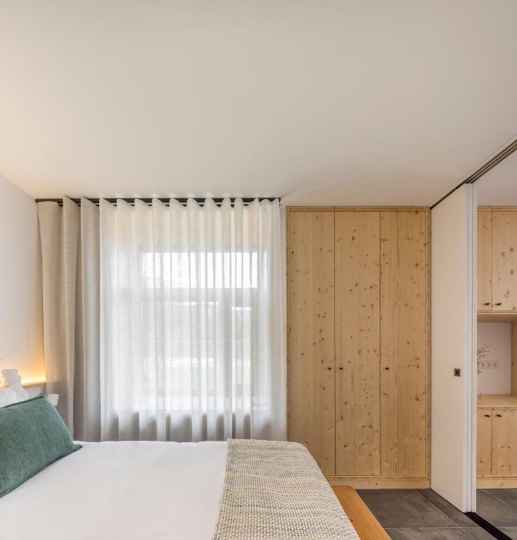 a bedroom with a white bed and a window at Ericeira Prime Villas in Ericeira