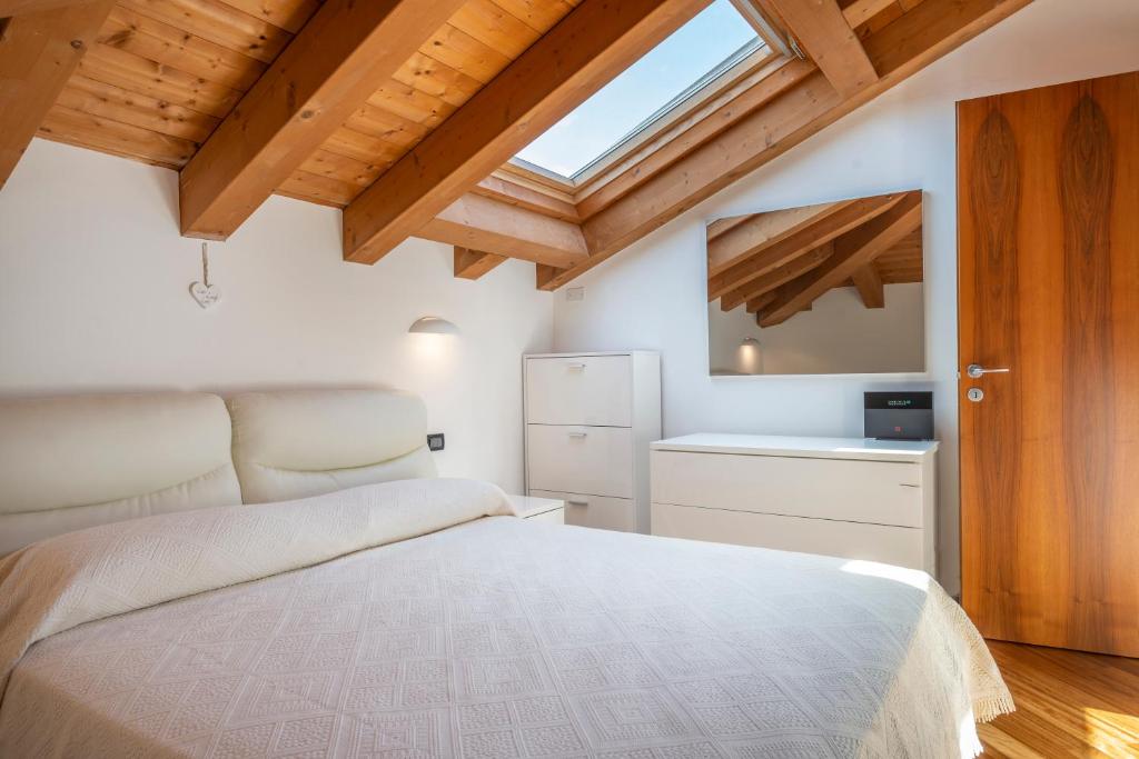 Postel nebo postele na pokoji v ubytování New Deal - APT with Terrace, Jacuzzi & Netflix