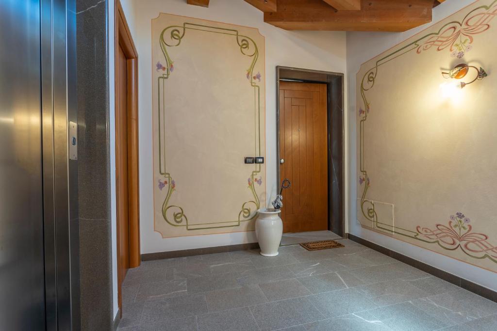 Fotografie z fotogalerie ubytování New Deal - APT with Terrace, Jacuzzi & Netflix v destinaci Palmanova
