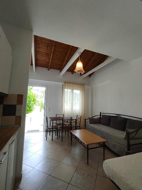 Posezení v ubytování Chrouso Apartments