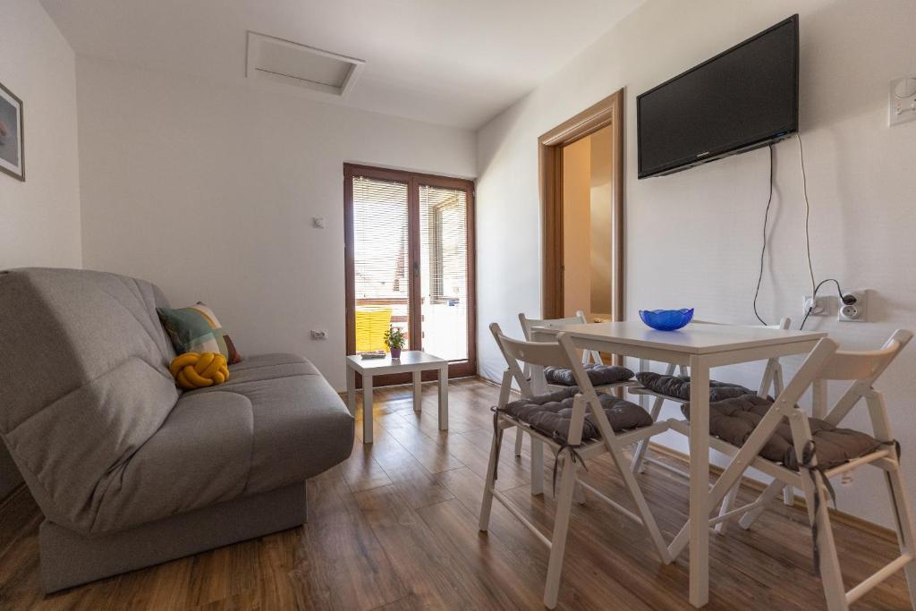 a living room with a couch and a table at Zeleno srce in Soko Banja