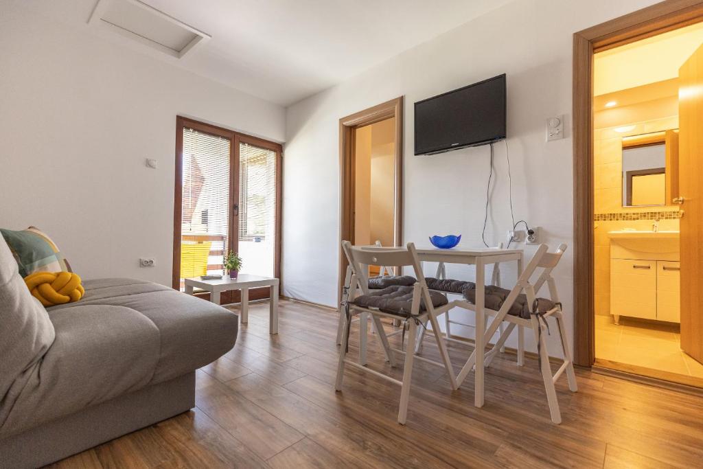 a living room with a table and a couch at Zeleno srce in Soko Banja