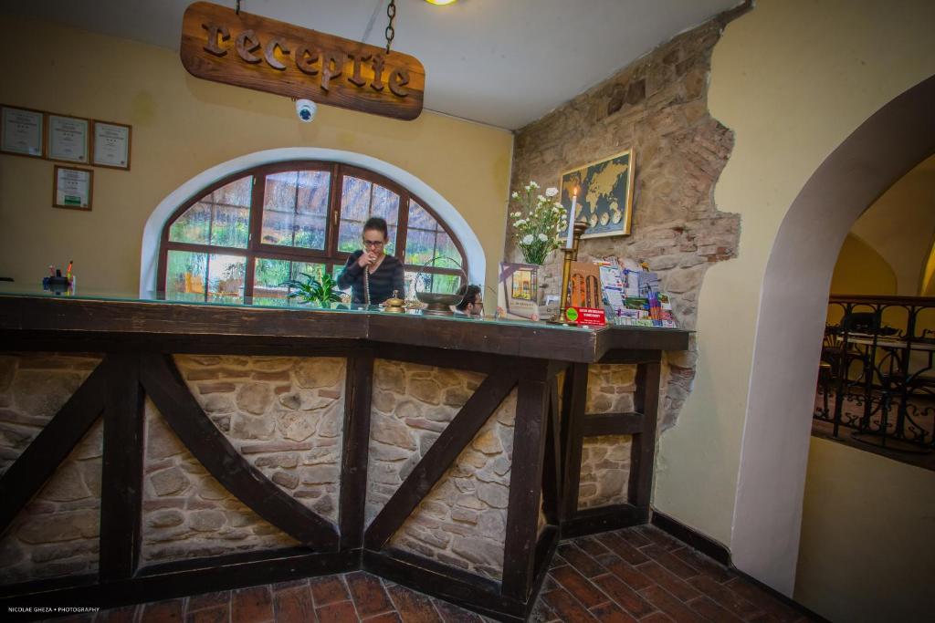 Lounge nebo bar v ubytování Hotel Sighişoara