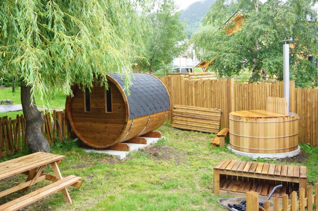 Zahrada ubytování Gîte La Source sauna jardin wi-fi