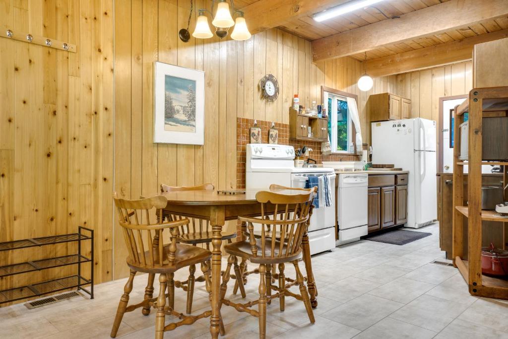 Kuchyň nebo kuchyňský kout v ubytování Yakima River Cabin
