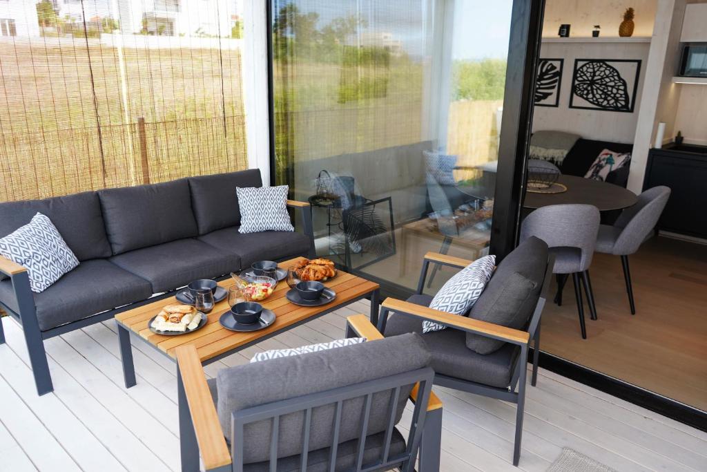 Posedenie v ubytovaní Boutique style eco-beachhouse, private jacuzzi