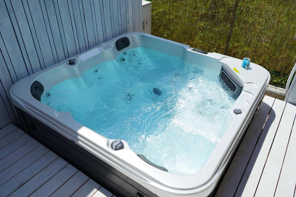 Fotografia z galérie ubytovania Boutique style eco-beachhouse, private jacuzzi v Privlake