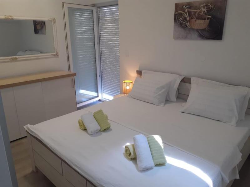 Postel nebo postele na pokoji v ubytování Apartments Gverić