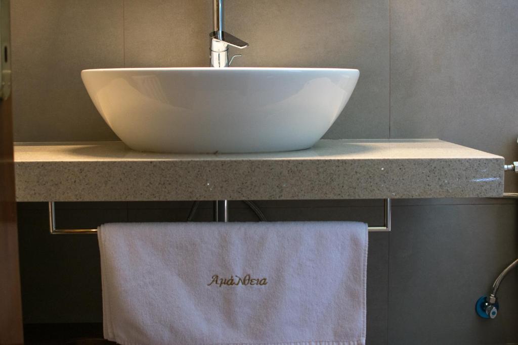 Amalthia Traditional Guesthouse - 12