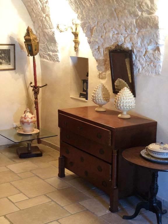 a room with a dresser with two lamps on it at Casa Federico in Ostuni