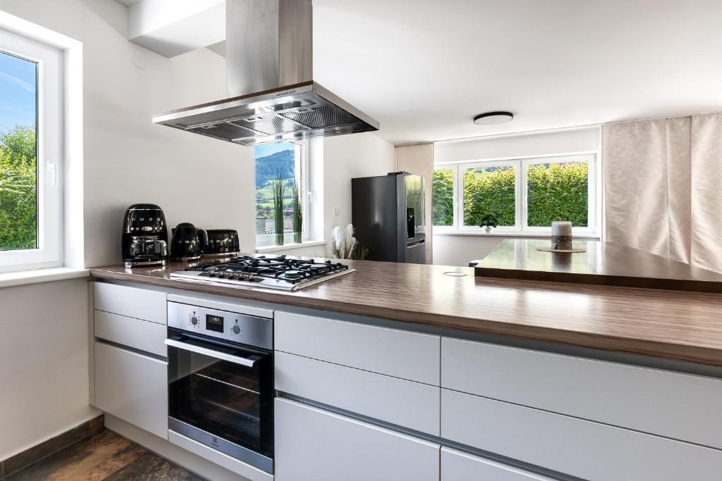 A kitchen or kitchenette at Spacious Chalet Helen - 2 Saunas, 5 Bedrooms, 7 Bathrooms in Kaprun