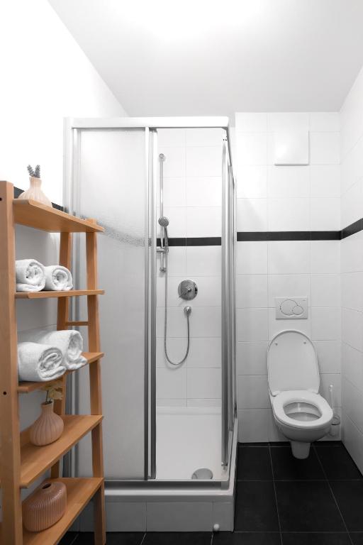 A bathroom at Spacious Chalet Helen - 2 Saunas, 5 Bedrooms, 7 Bathrooms in Kaprun