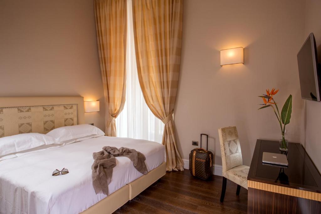Posteľ alebo postele v izbe v ubytovaní Tridente Suites