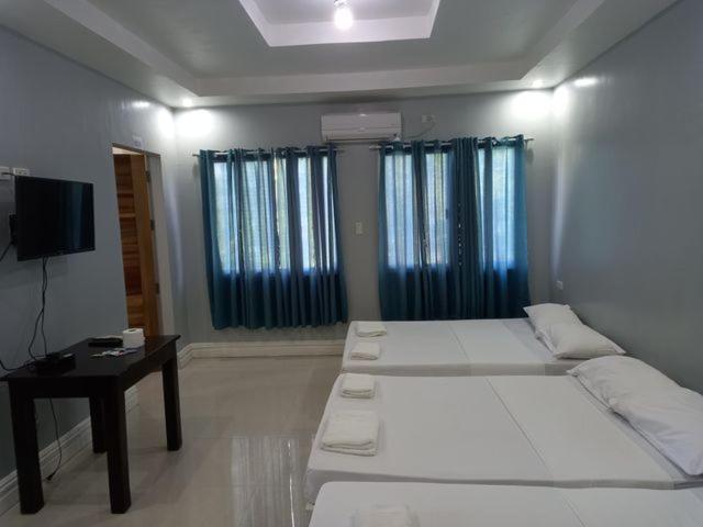 Postel nebo postele na pokoji v ubytování Sandscape Hotel
