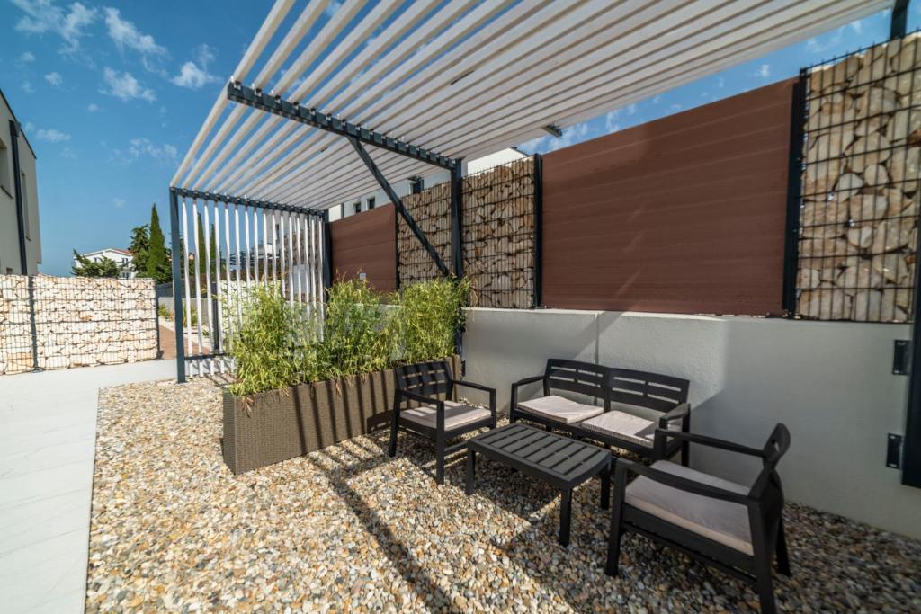 Balkon lub taras w obiekcie PINNA RESIDENCE - Datul