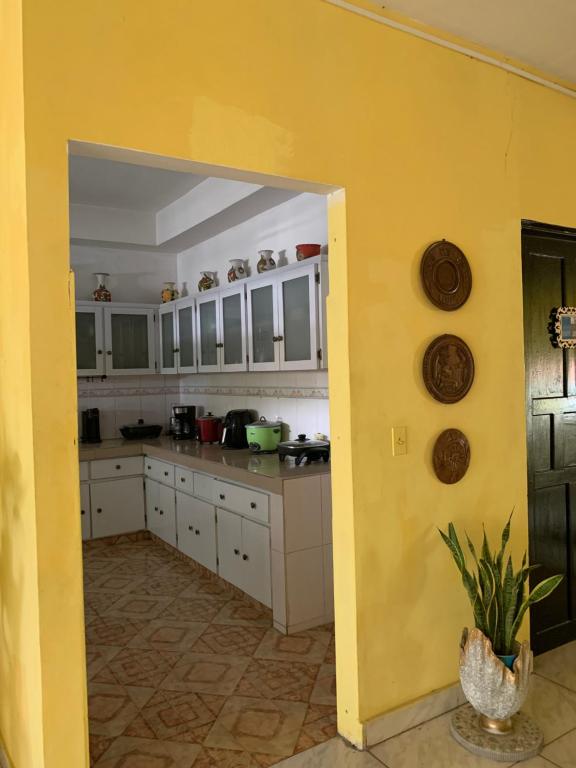 Kuchyň nebo kuchyňský kout v ubytování Hostal familiar Villa Nome