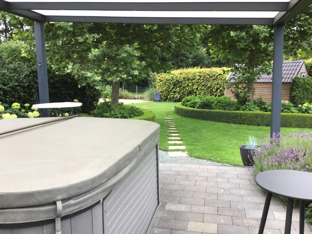 Zahrada ubytování Studio Gardenroom Guesthouse De Steenberg met wellness & tuinzicht