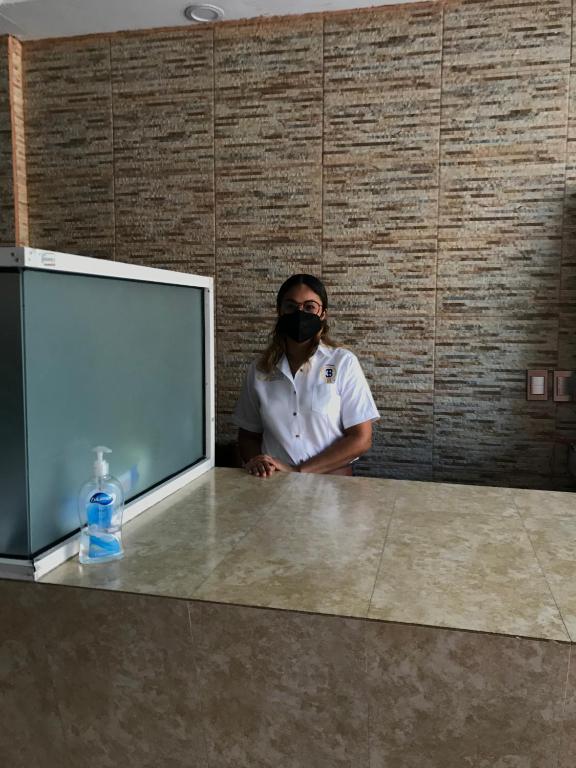 Hosté ubytování Hotel Dorado a una calle de Playa Regatas y el Malecon