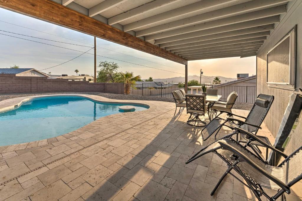 Holiday home Desert Getaway with Pool, 2 Mi to Lake Havasu!, Lake