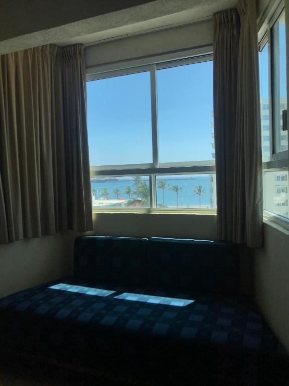 Postel nebo postele na pokoji v ubytování Hotel Dorado a una calle de Playa Regatas y el Malecon