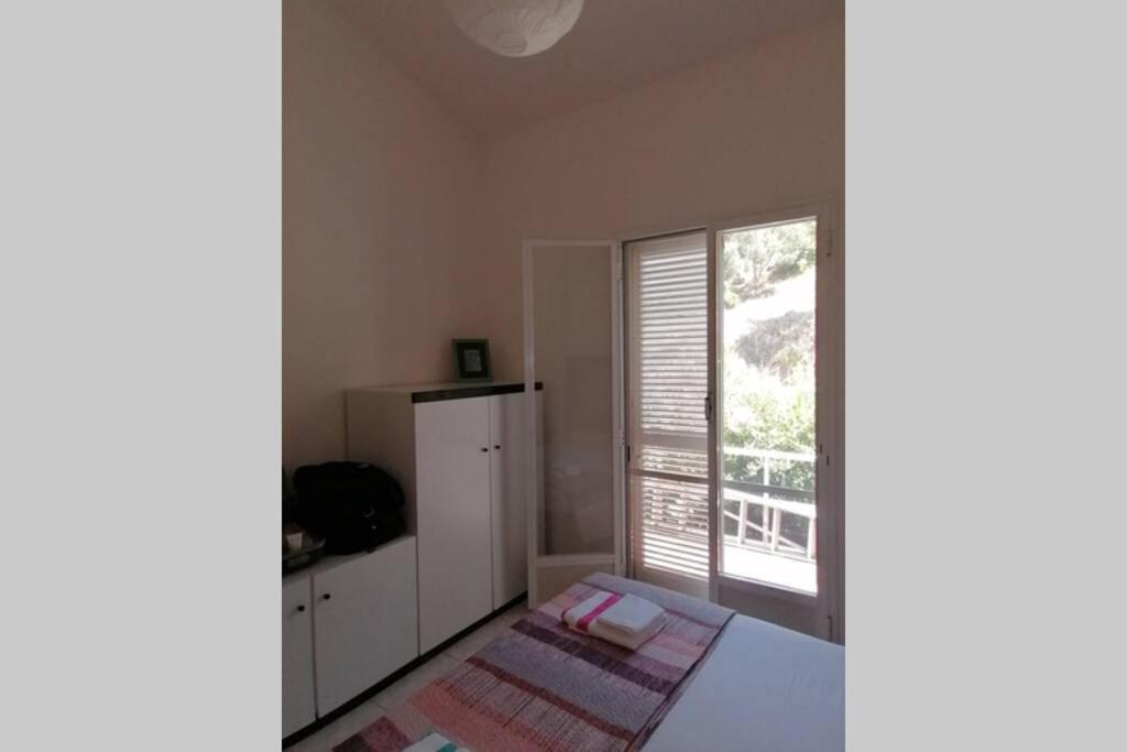Kuchnia lub aneks kuchenny w obiekcie Appartamento vista mare con terrazza Bosa Turas