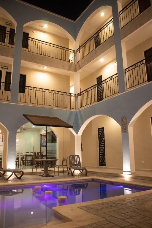 Bazén v ubytování Hotel Las Monjas nebo v jeho okolí