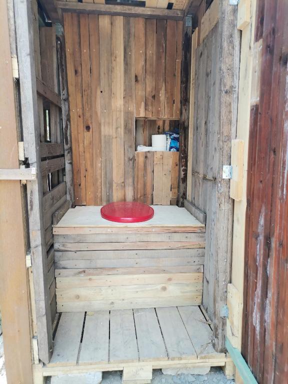 תמונה מהגלריה של EXIT Camping with bungalow, mobile home, tents, and empty spots with private acces to the beach בנובי סאד