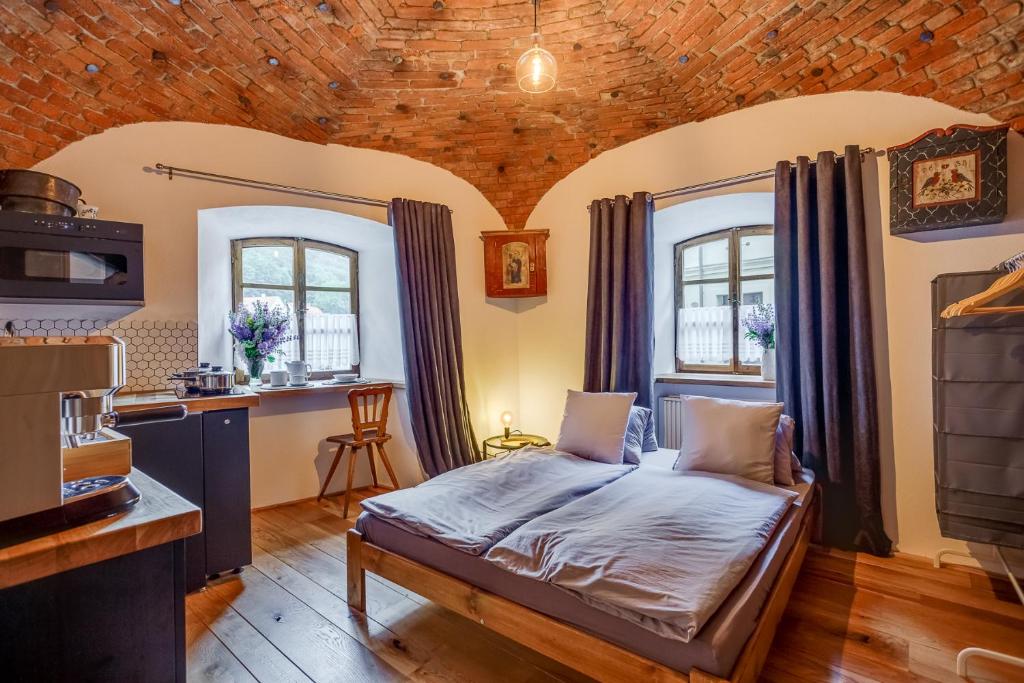 Postel nebo postele na pokoji v ubytování Apartments No 126 Loket