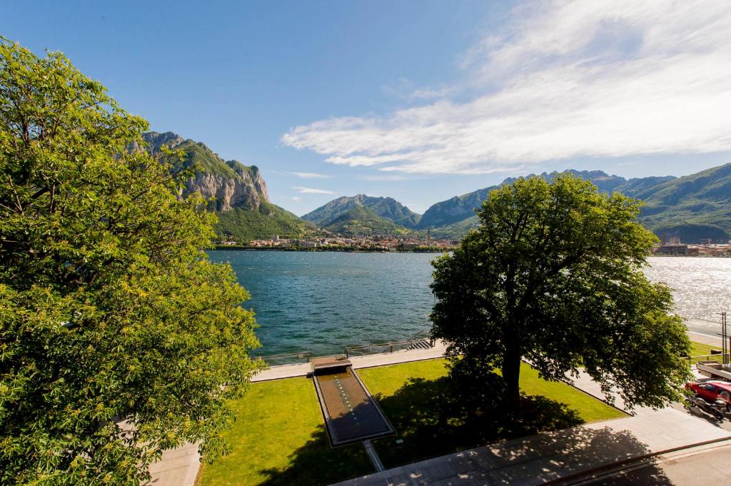 a view of a lake with mountains in the background at Le Residenze Del Conte Agudio in Malgrate