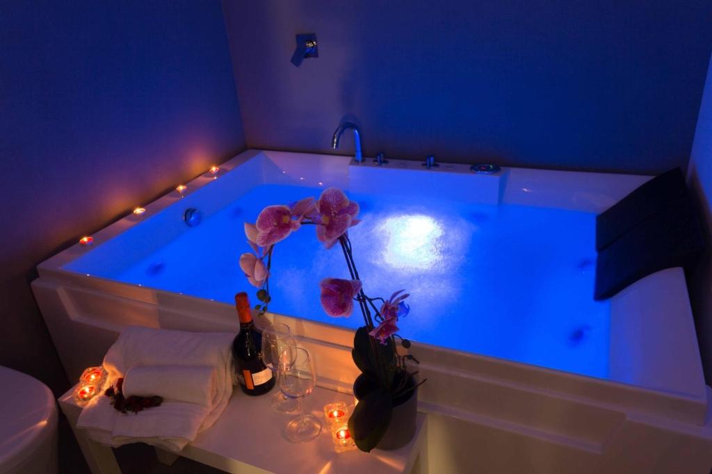 Foto Catanias asuva majutusasutuse ETNEA 208 LUXURY JACUZZI SUITE Catania galeriist