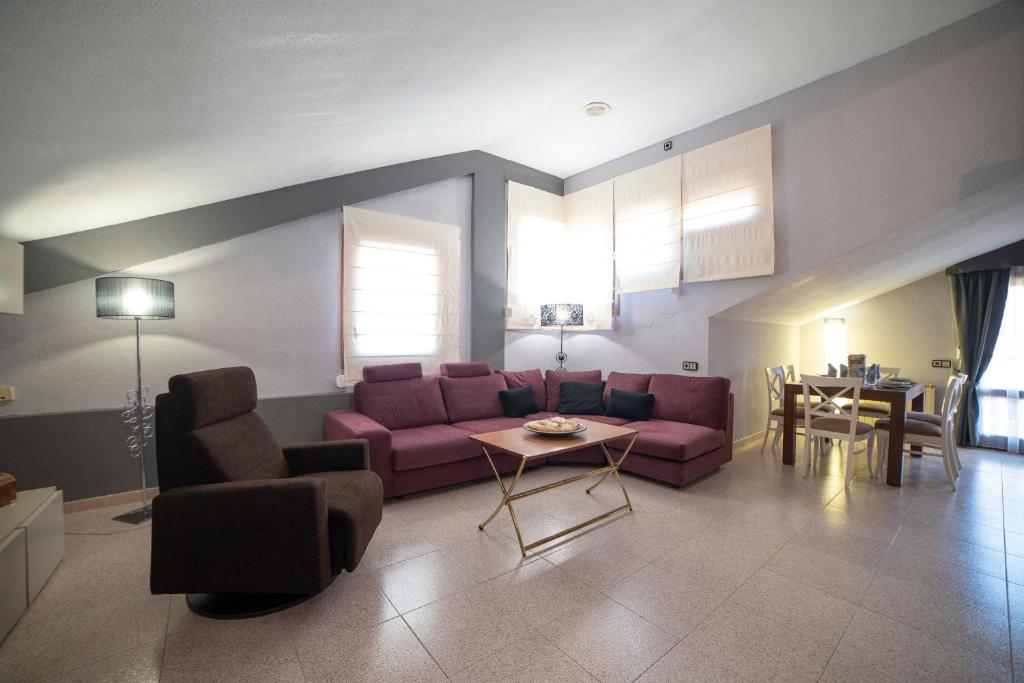 A seating area at TurJalon - Apartamentos