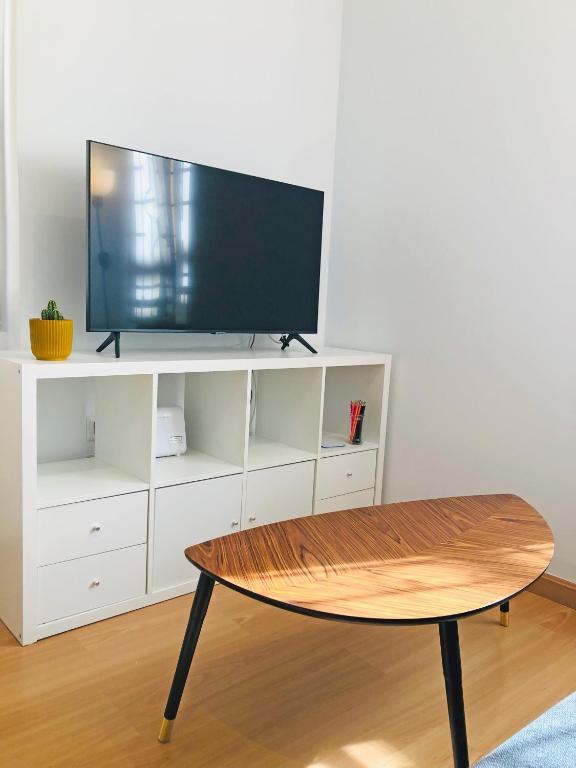 TV a/nebo společenská místnost v ubytování Apartamento The Wall Xperience