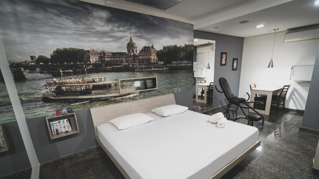 Postel nebo postele na pokoji v ubytování Paris Motel