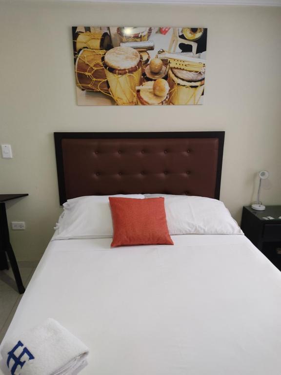 Postel nebo postele na pokoji v ubytování HOTEL ESCALA GC Valledupar