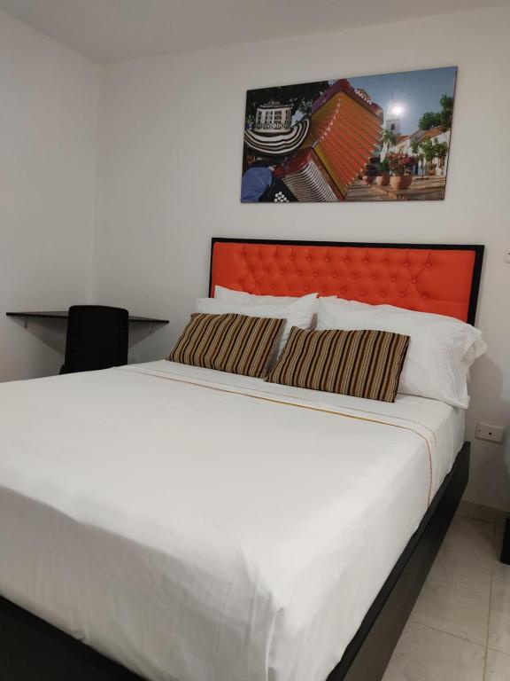 Postel nebo postele na pokoji v ubytování HOTEL ESCALA GC Valledupar