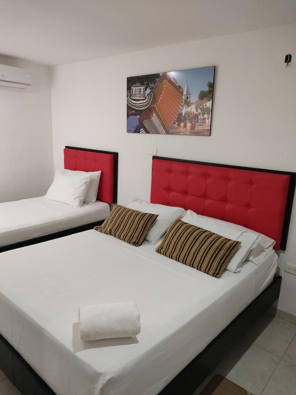 Postel nebo postele na pokoji v ubytování HOTEL ESCALA GC Valledupar